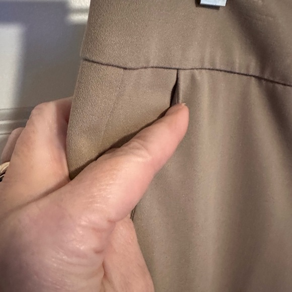 NWOT Ann Taylor size 8 Signature cut tan dress slacks. - Picture 3 of 10